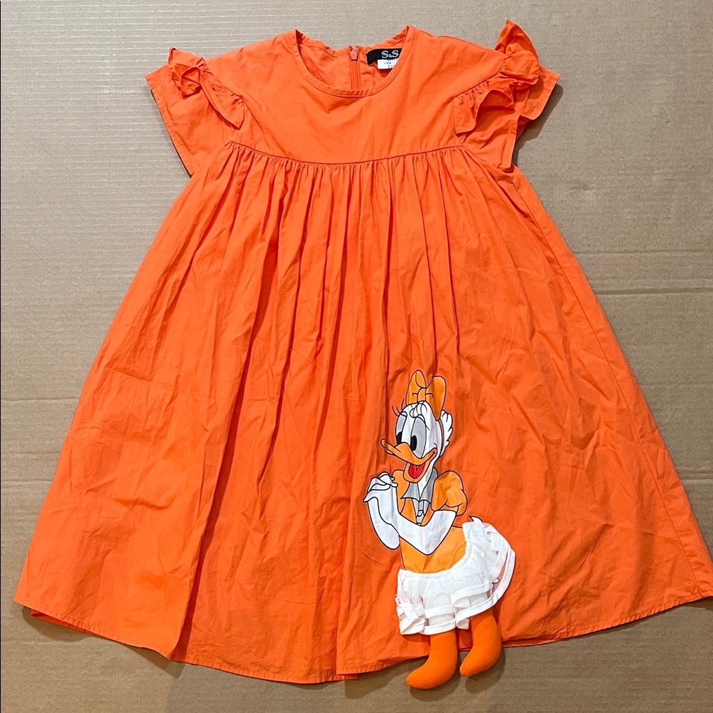 Orange Girl’s Dress with Daisy Duck in excellent condition size 8